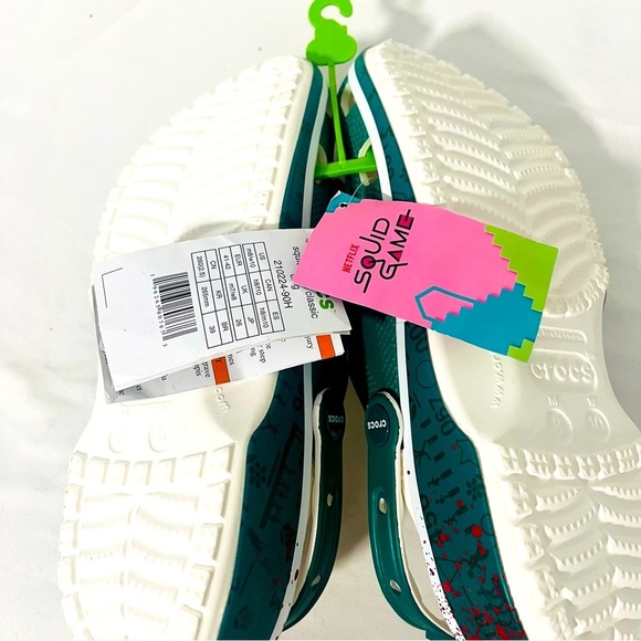 Crocs X Netflix Squid Game Classic Clog M8 W10 NWT Dark Green with Jibbitz - Picture 9 of 9